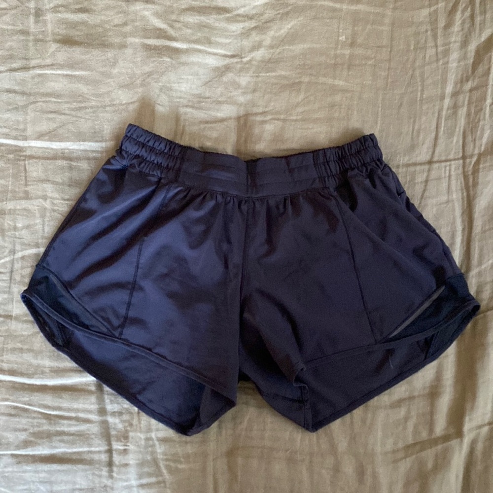 Lululemon Hotty Hot Low-Rise Lined Short 4”